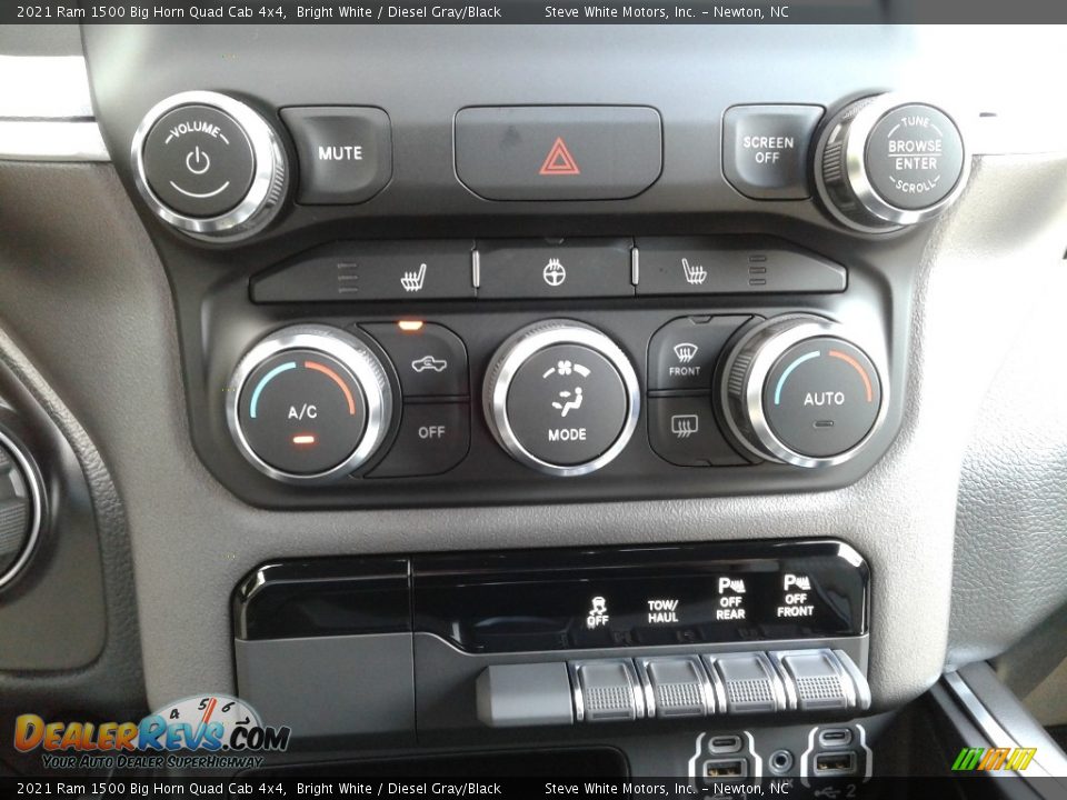 2021 Ram 1500 Big Horn Quad Cab 4x4 Bright White / Diesel Gray/Black Photo #26