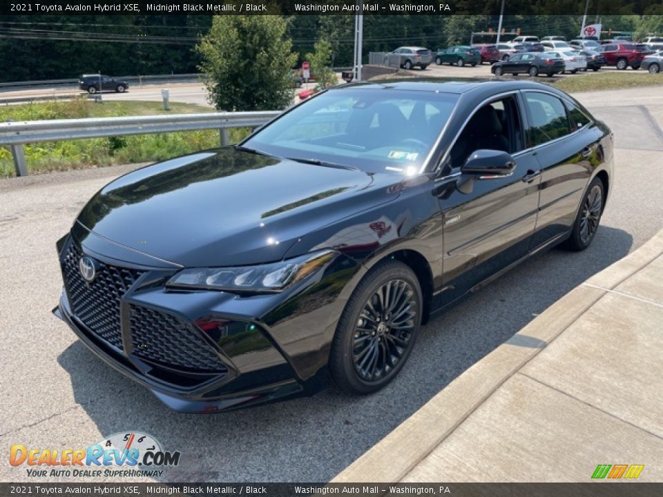 Front 3/4 View of 2021 Toyota Avalon Hybrid XSE Photo #7