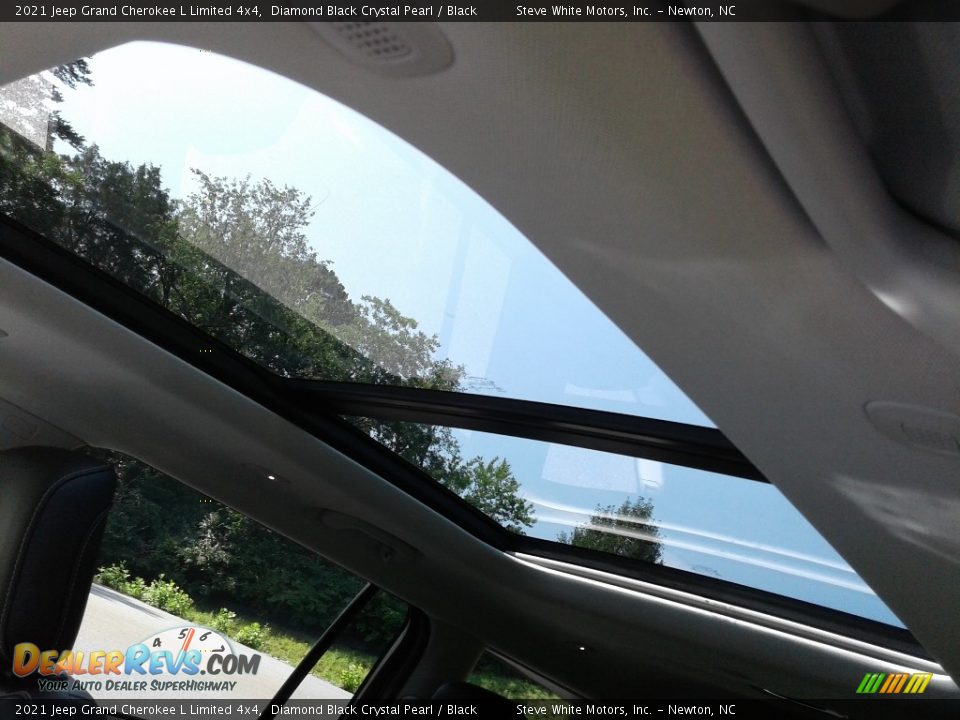 2021 Jeep Grand Cherokee L Limited 4x4 Diamond Black Crystal Pearl / Black Photo #32