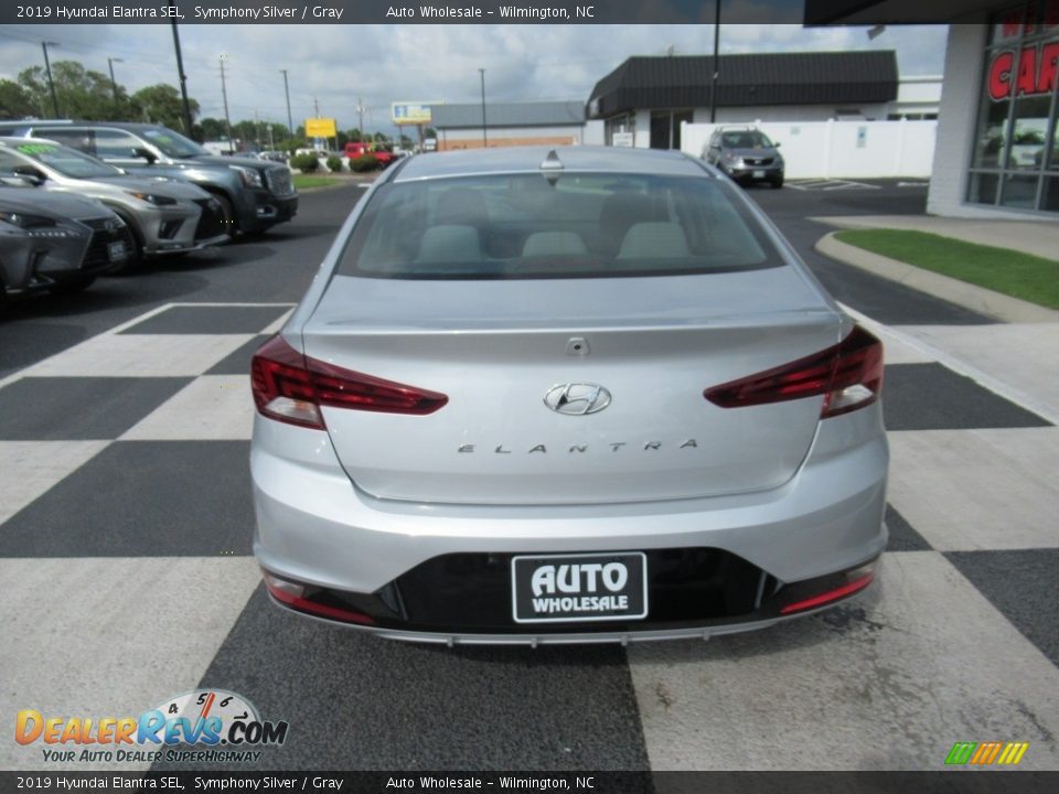 2019 Hyundai Elantra SEL Symphony Silver / Gray Photo #4