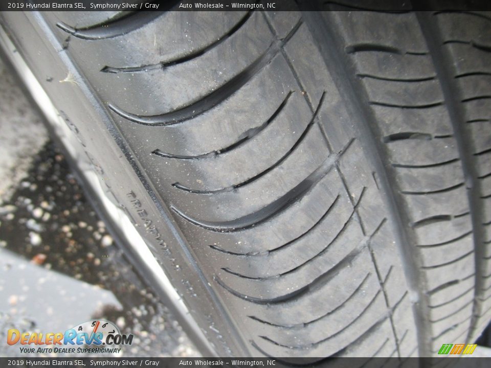 2019 Hyundai Elantra SEL Symphony Silver / Gray Photo #9