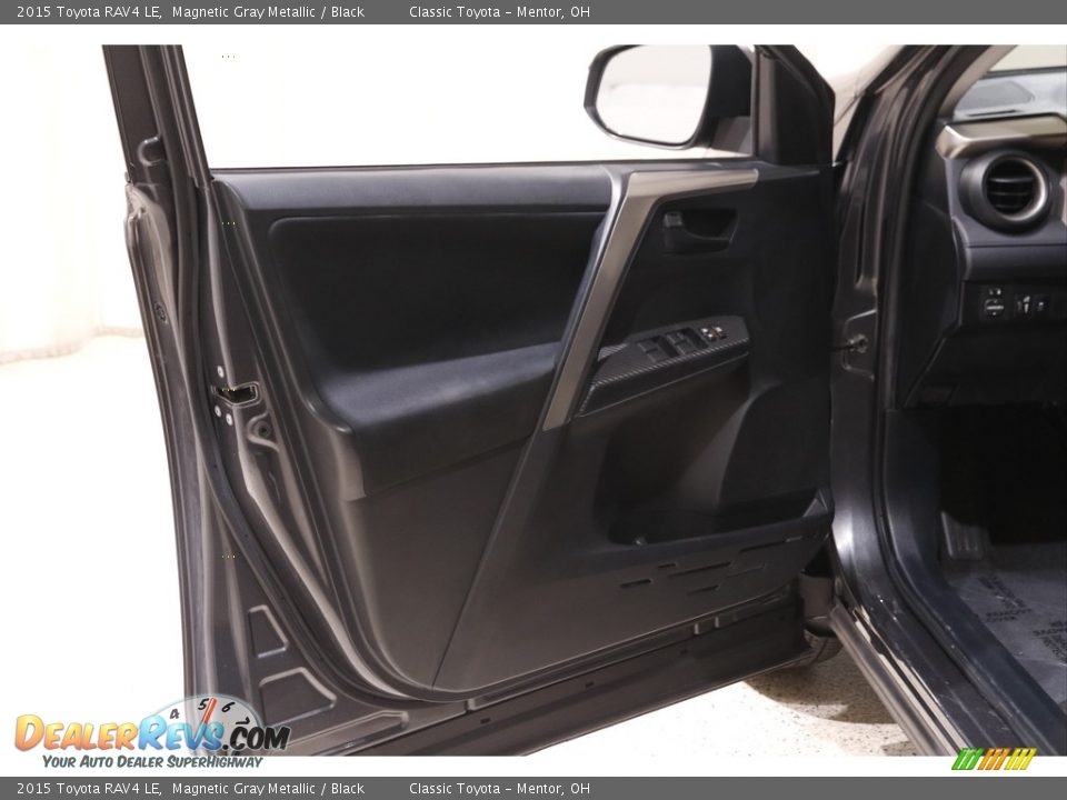2015 Toyota RAV4 LE Magnetic Gray Metallic / Black Photo #4