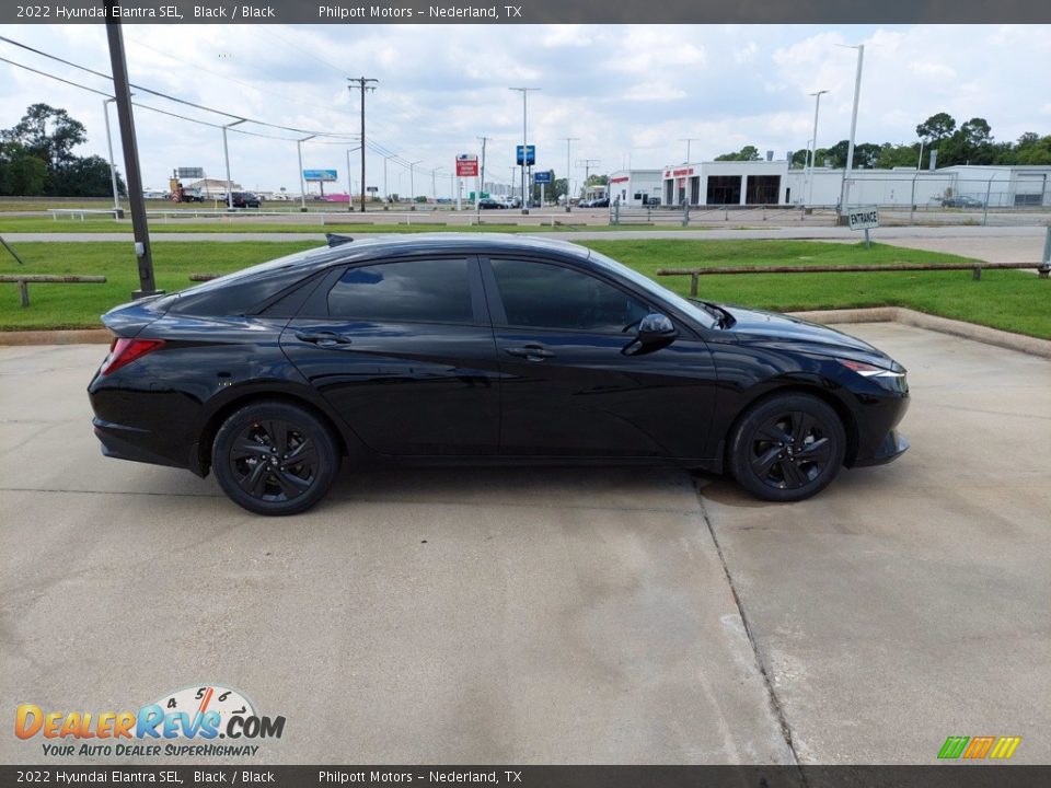 2022 Hyundai Elantra SEL Black / Black Photo #8
