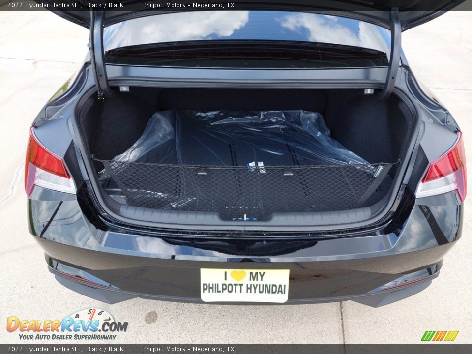 2022 Hyundai Elantra SEL Black / Black Photo #24
