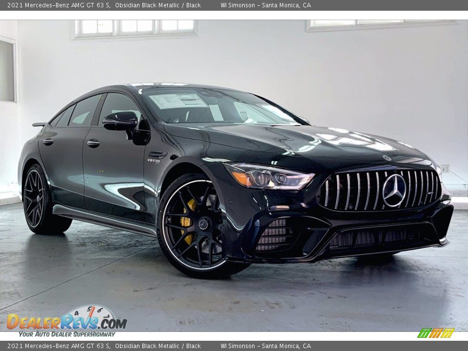 Front 3/4 View of 2021 Mercedes-Benz AMG GT 63 S Photo #12