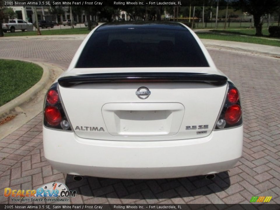 2005 Nissan Altima 3.5 SE Satin White Pearl / Frost Gray Photo #7