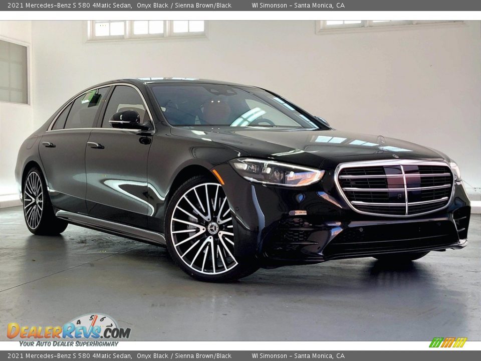 Front 3/4 View of 2021 Mercedes-Benz S 580 4Matic Sedan Photo #12