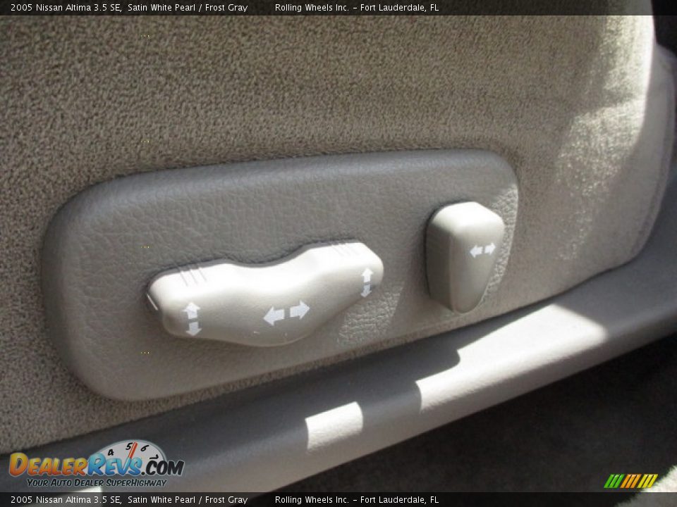 2005 Nissan Altima 3.5 SE Satin White Pearl / Frost Gray Photo #14