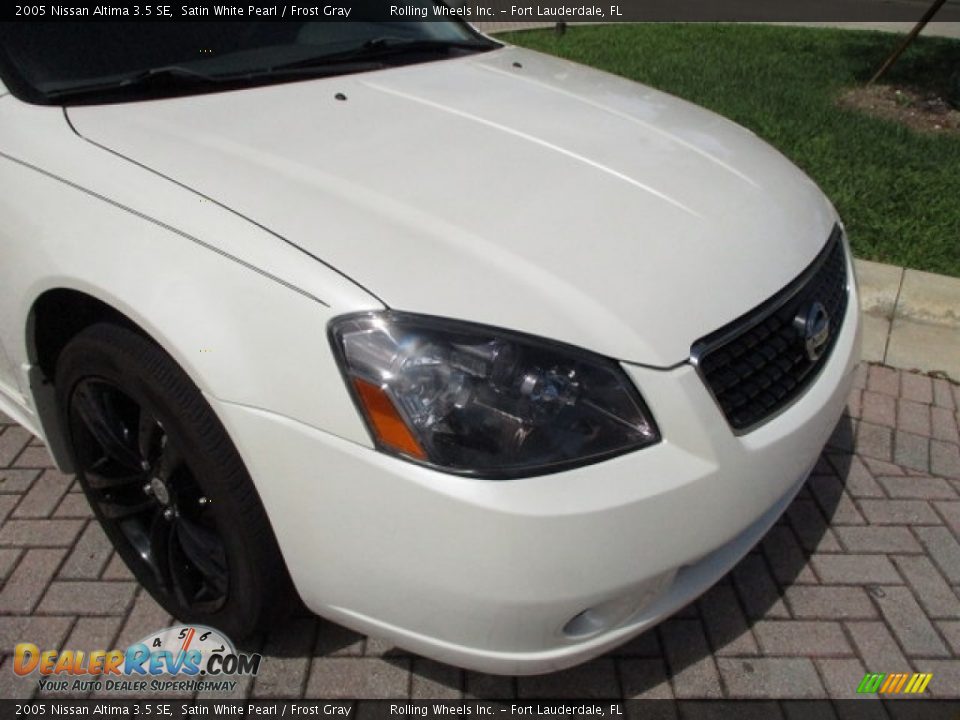 2005 Nissan Altima 3.5 SE Satin White Pearl / Frost Gray Photo #21