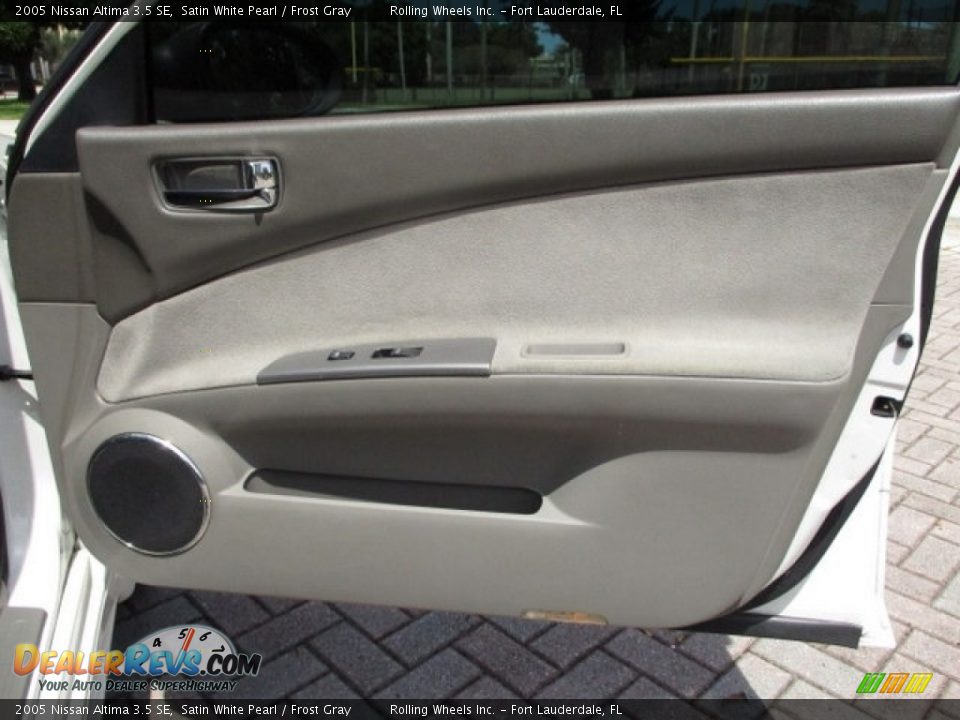 2005 Nissan Altima 3.5 SE Satin White Pearl / Frost Gray Photo #25