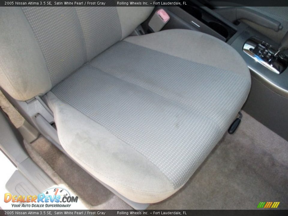 2005 Nissan Altima 3.5 SE Satin White Pearl / Frost Gray Photo #27