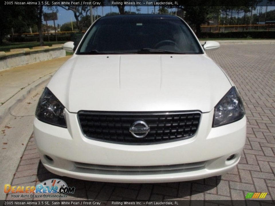 2005 Nissan Altima 3.5 SE Satin White Pearl / Frost Gray Photo #31