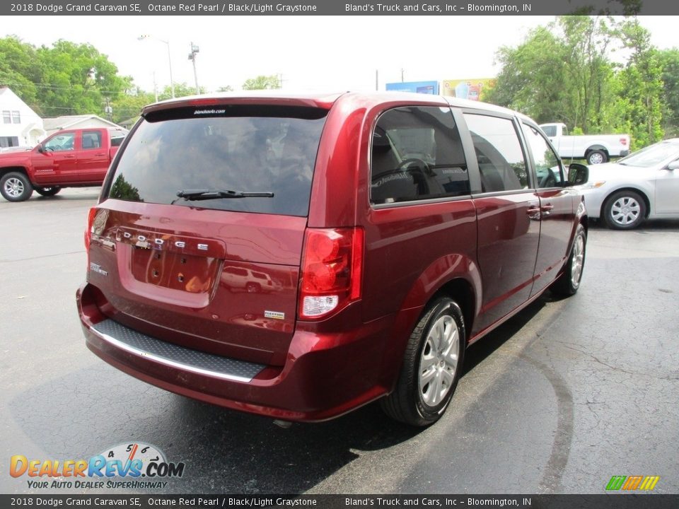 2018 Dodge Grand Caravan SE Octane Red Pearl / Black/Light Graystone Photo #4