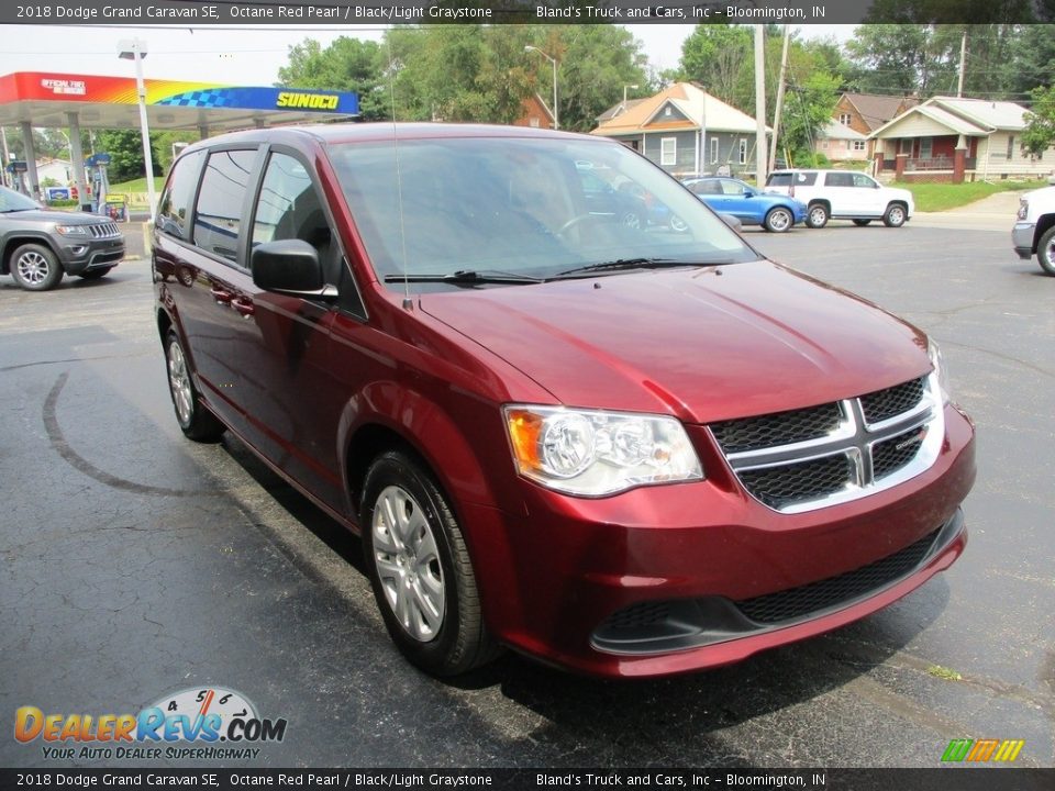 2018 Dodge Grand Caravan SE Octane Red Pearl / Black/Light Graystone Photo #5