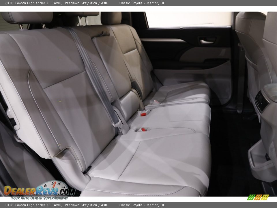 2018 Toyota Highlander XLE AWD Predawn Gray Mica / Ash Photo #16