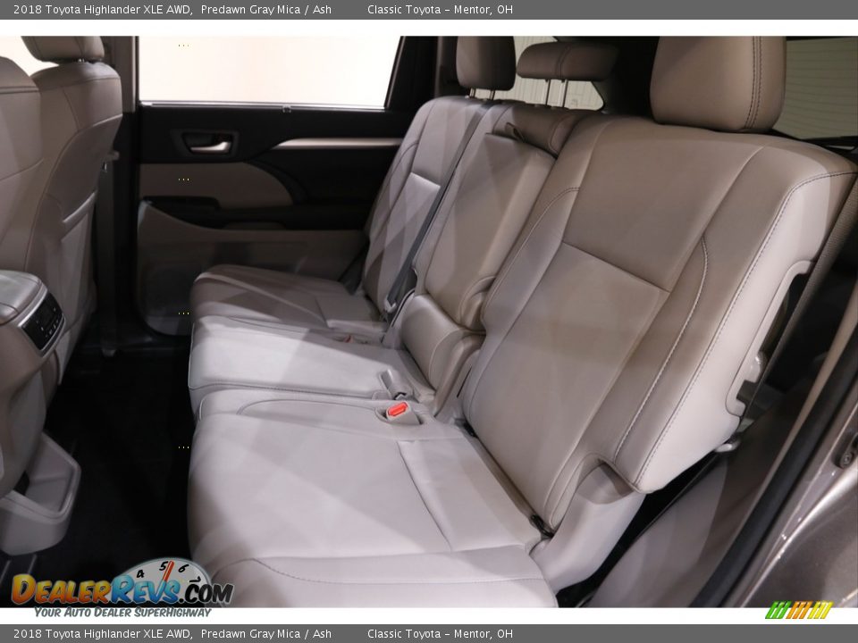 2018 Toyota Highlander XLE AWD Predawn Gray Mica / Ash Photo #17