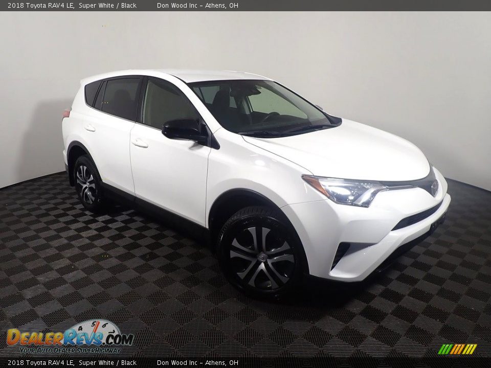 2018 Toyota RAV4 LE Super White / Black Photo #3