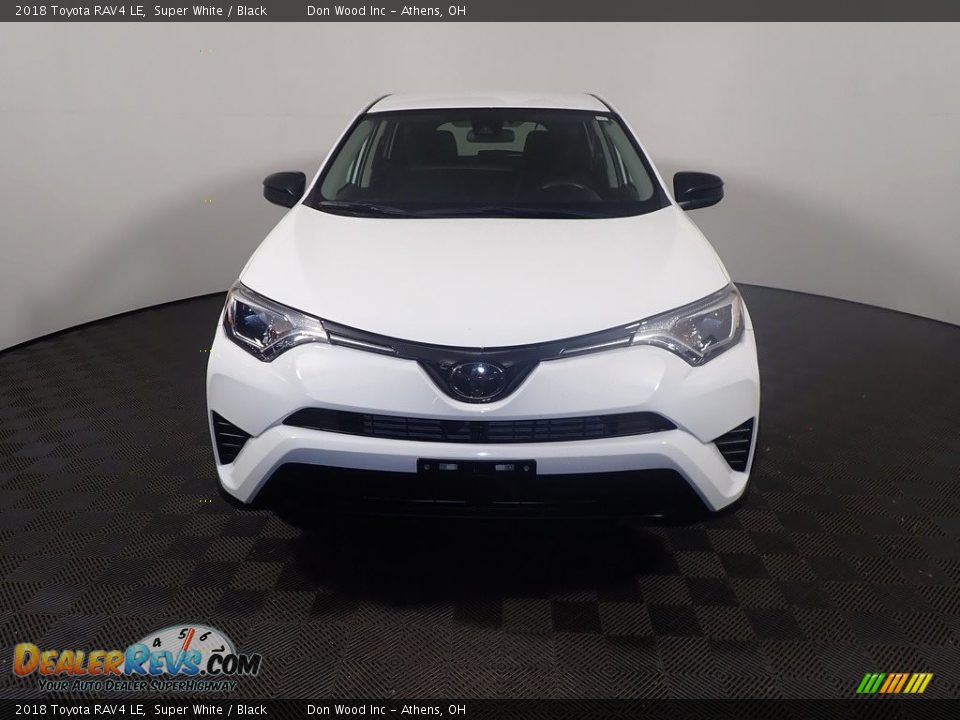 2018 Toyota RAV4 LE Super White / Black Photo #5