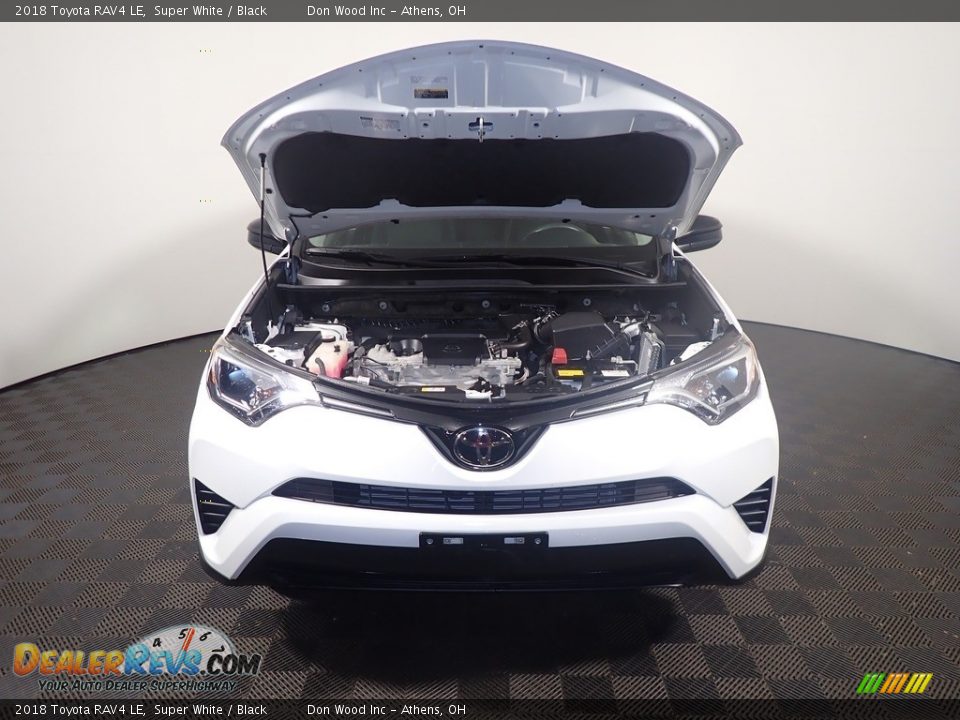 2018 Toyota RAV4 LE Super White / Black Photo #6