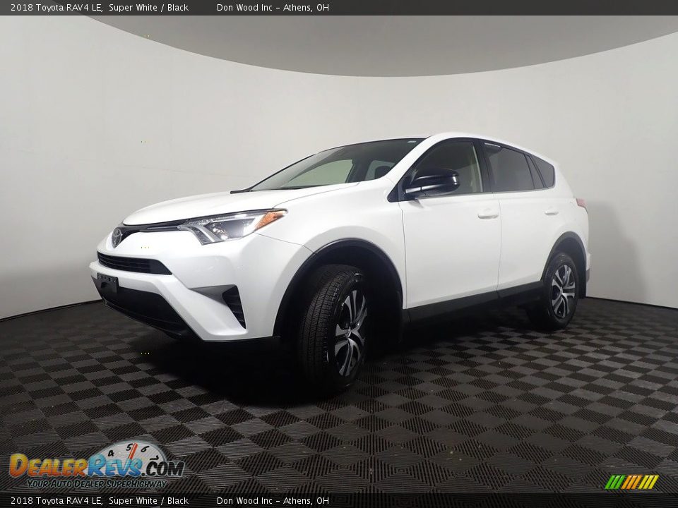 2018 Toyota RAV4 LE Super White / Black Photo #8
