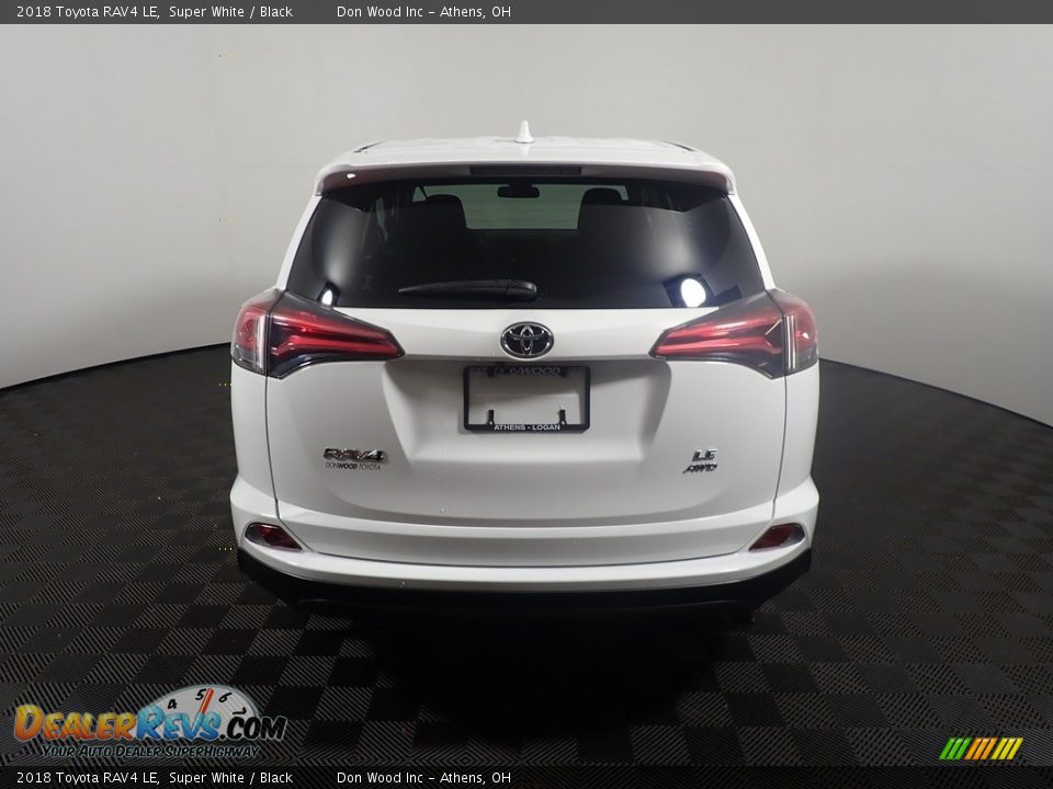 2018 Toyota RAV4 LE Super White / Black Photo #13