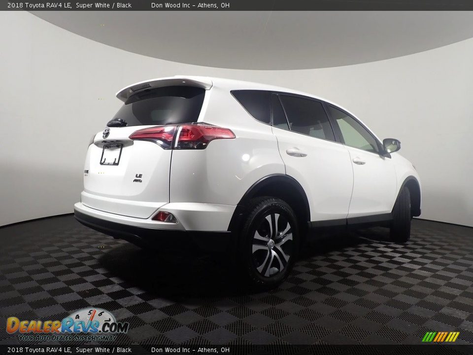 2018 Toyota RAV4 LE Super White / Black Photo #16