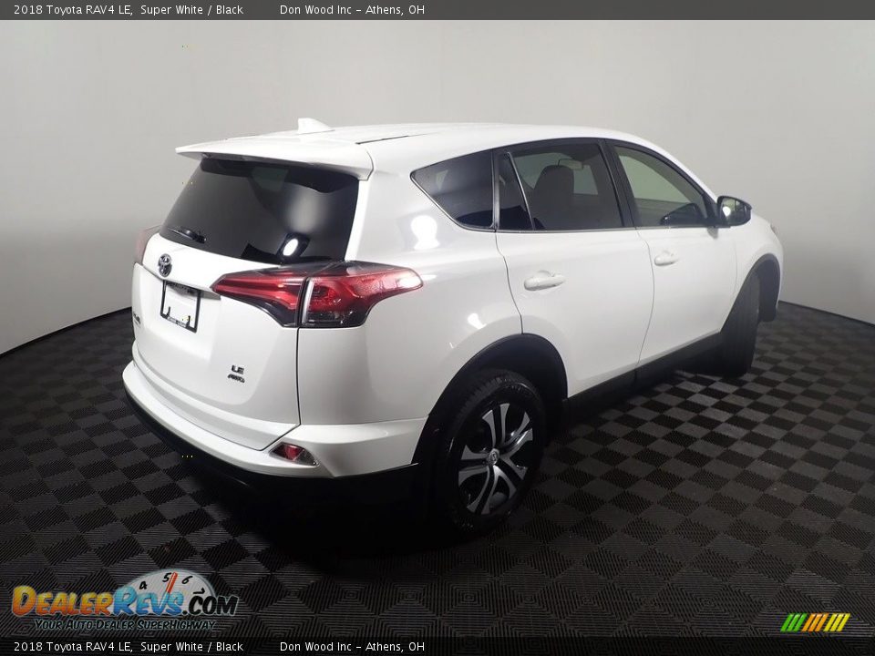 2018 Toyota RAV4 LE Super White / Black Photo #17