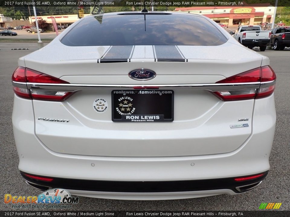 2017 Ford Fusion SE AWD Oxford White / Medium Light Stone Photo #4