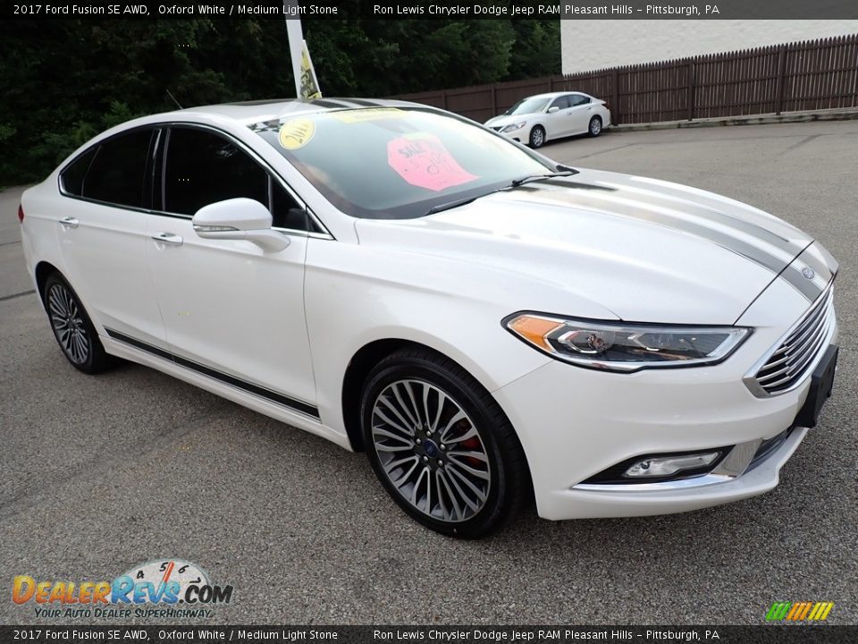 2017 Ford Fusion SE AWD Oxford White / Medium Light Stone Photo #8