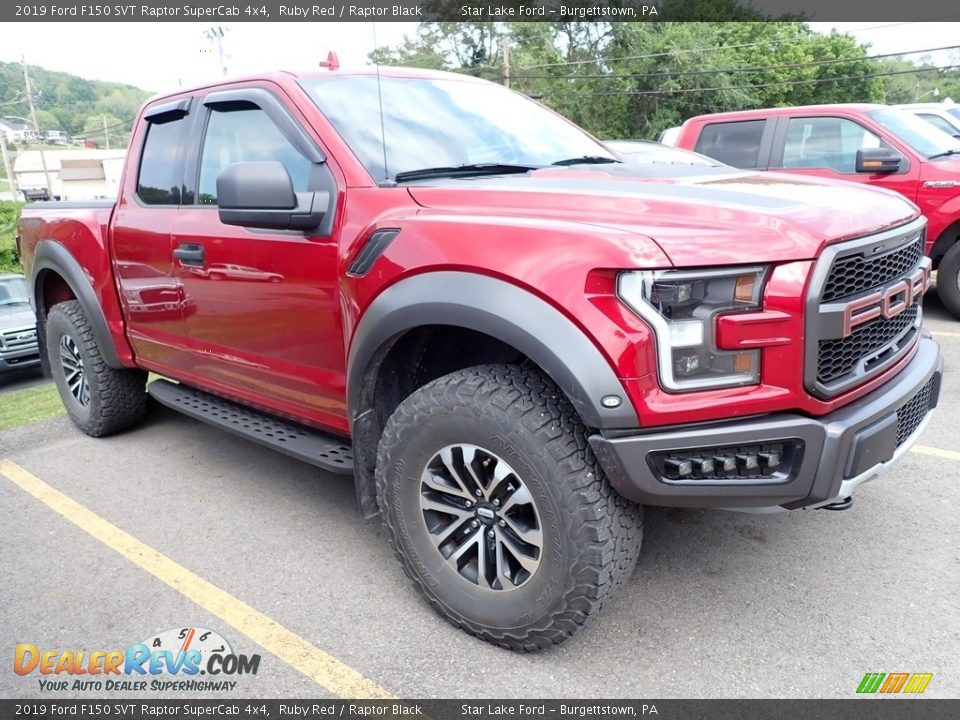 Front 3/4 View of 2019 Ford F150 SVT Raptor SuperCab 4x4 Photo #4