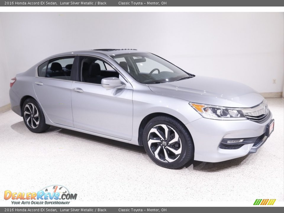 Front 3/4 View of 2016 Honda Accord EX Sedan Photo #1