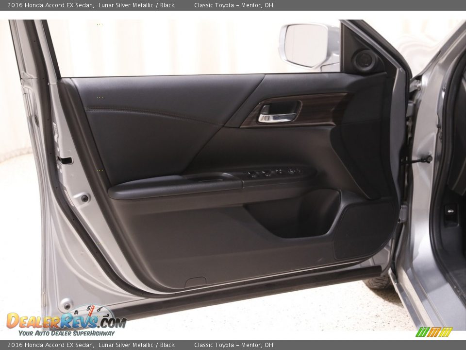 Door Panel of 2016 Honda Accord EX Sedan Photo #4
