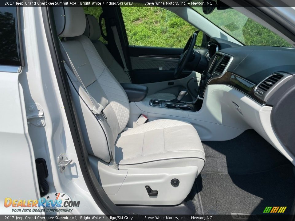 Front Seat of 2017 Jeep Grand Cherokee Summit 4x4 Photo #19