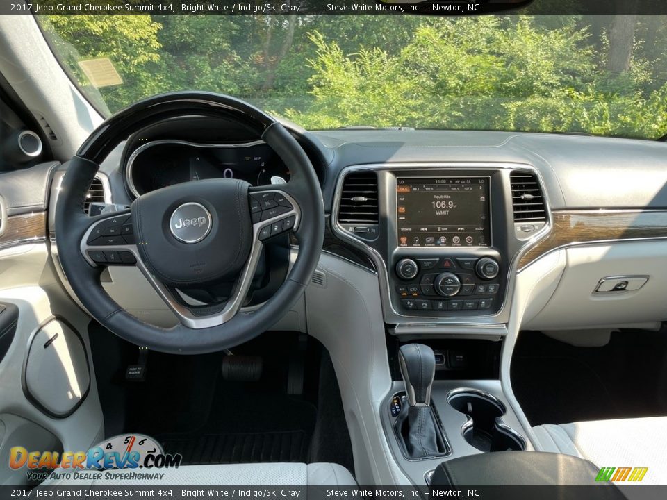 Dashboard of 2017 Jeep Grand Cherokee Summit 4x4 Photo #20