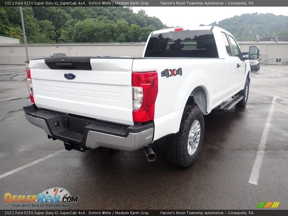 2021 Ford F250 Super Duty XL SuperCab 4x4 Oxford White / Medium Earth Gray Photo #2