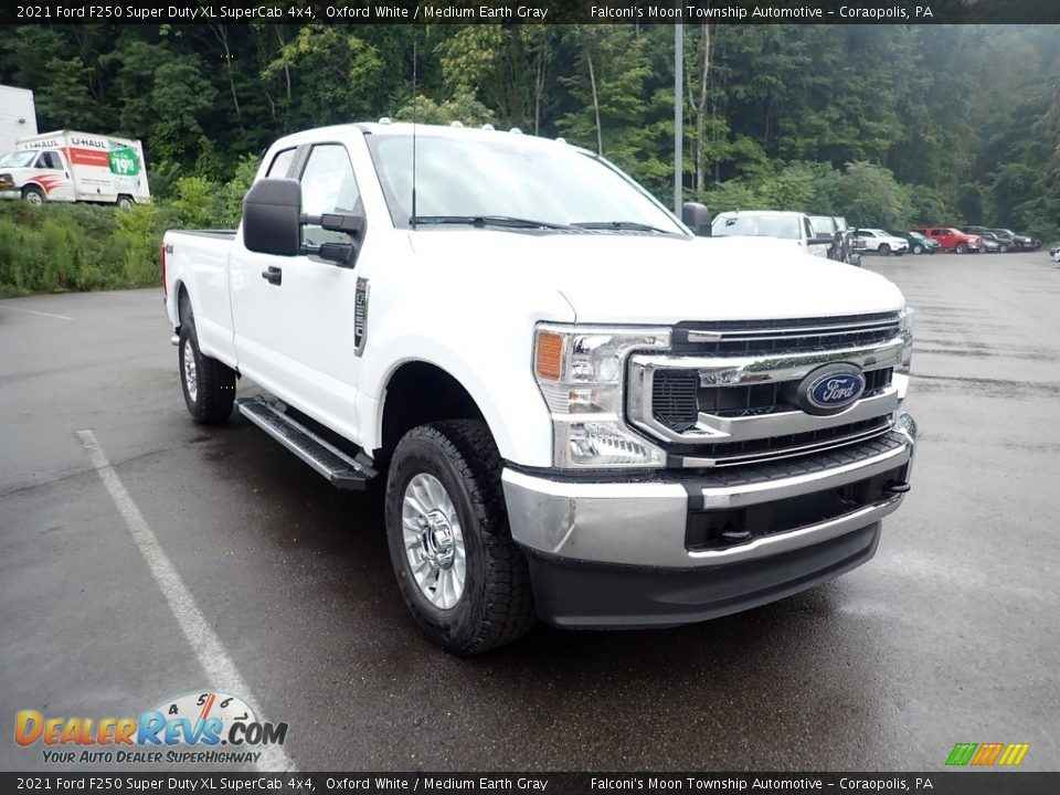 2021 Ford F250 Super Duty XL SuperCab 4x4 Oxford White / Medium Earth Gray Photo #3