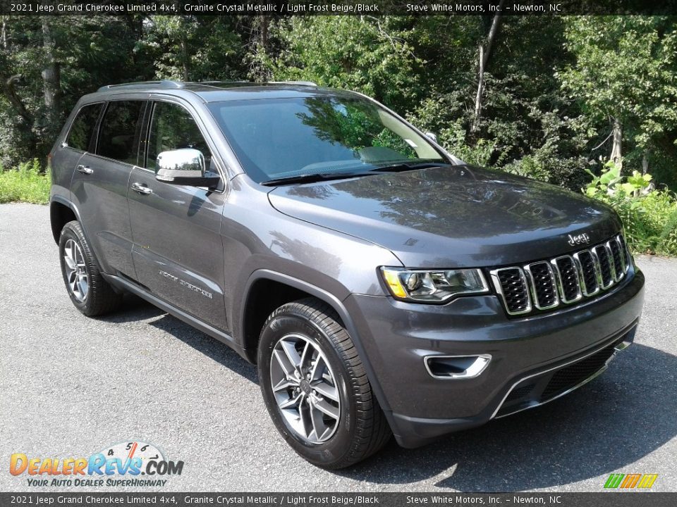 Front 3/4 View of 2021 Jeep Grand Cherokee Limited 4x4 Photo #4