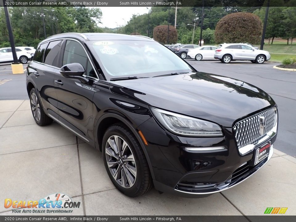 Front 3/4 View of 2020 Lincoln Corsair Reserve AWD Photo #8