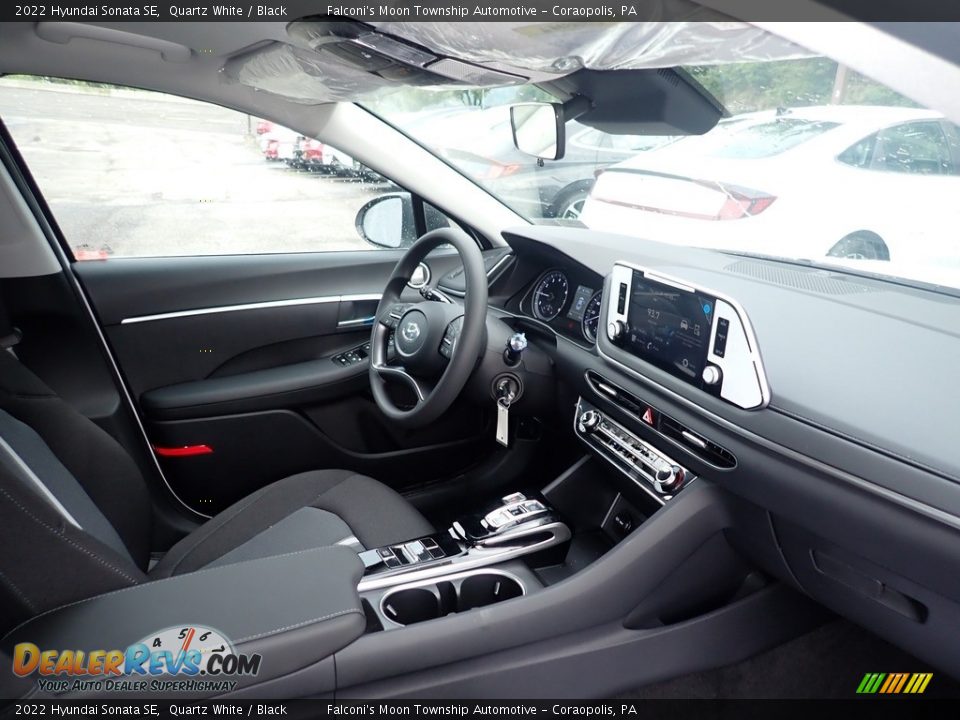 Black Interior - 2022 Hyundai Sonata SE Photo #12