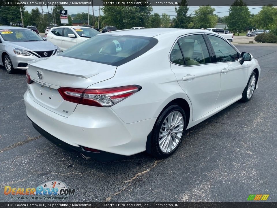 2018 Toyota Camry XLE Super White / Macadamia Photo #6