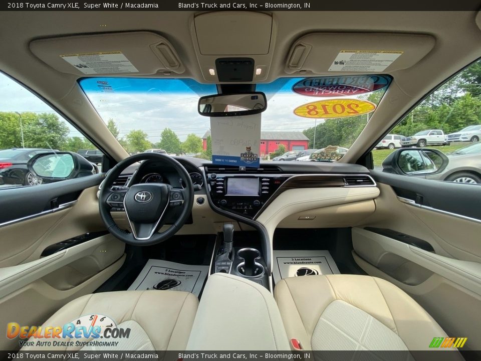 2018 Toyota Camry XLE Super White / Macadamia Photo #15