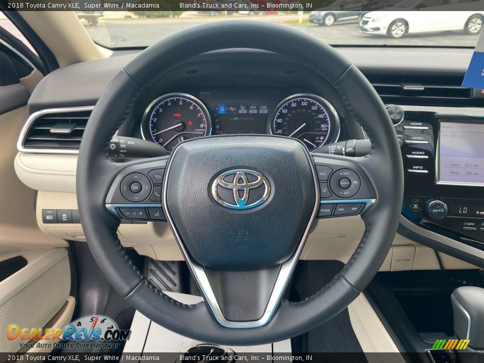 2018 Toyota Camry XLE Super White / Macadamia Photo #16