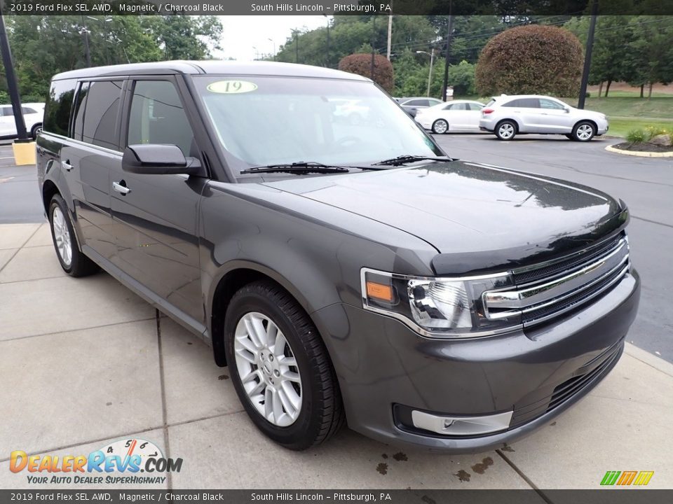 Front 3/4 View of 2019 Ford Flex SEL AWD Photo #8