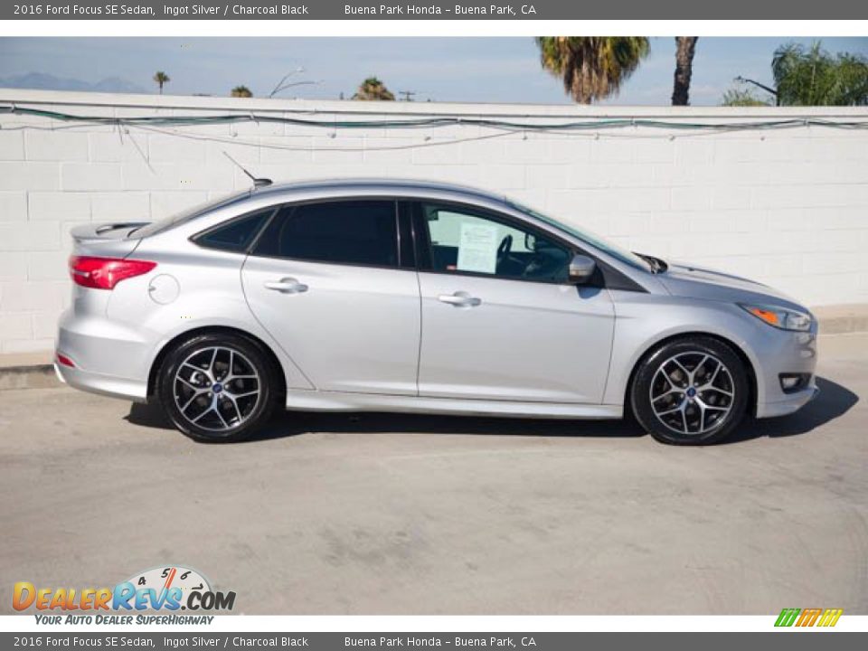 2016 Ford Focus SE Sedan Ingot Silver / Charcoal Black Photo #12