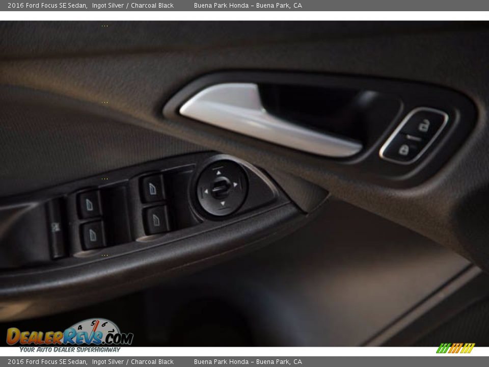 2016 Ford Focus SE Sedan Ingot Silver / Charcoal Black Photo #25