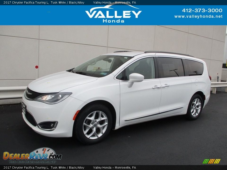 2017 Chrysler Pacifica Touring L Tusk White / Black/Alloy Photo #1