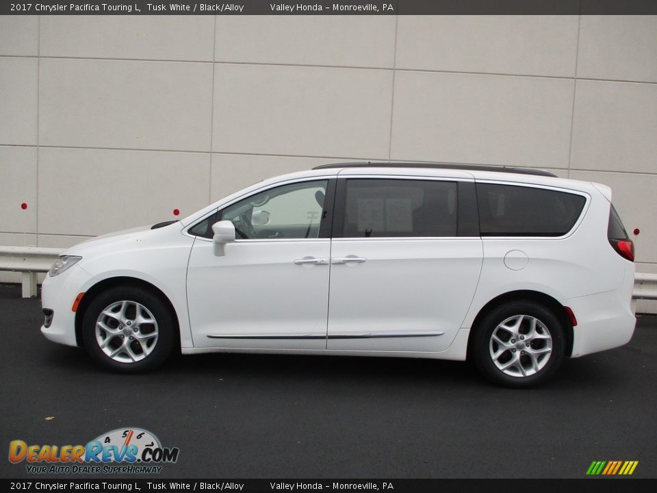 2017 Chrysler Pacifica Touring L Tusk White / Black/Alloy Photo #2