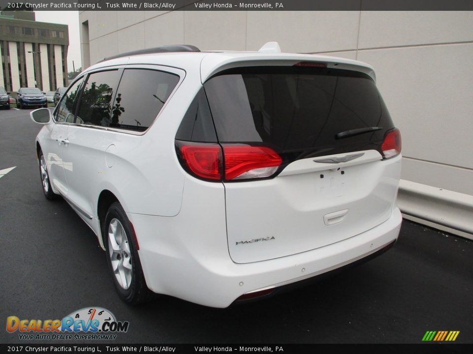 2017 Chrysler Pacifica Touring L Tusk White / Black/Alloy Photo #3