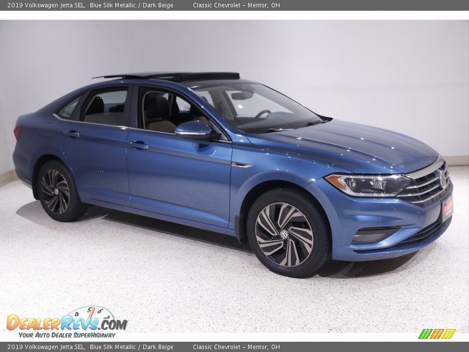 Front 3/4 View of 2019 Volkswagen Jetta SEL Photo #1