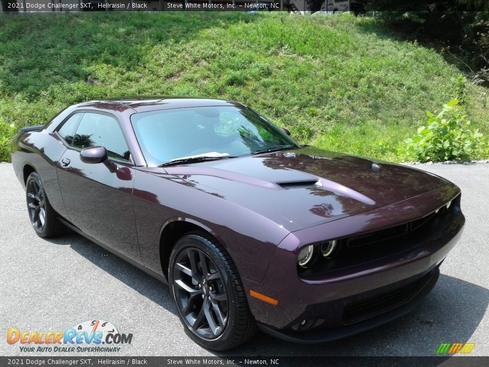 Front 3/4 View of 2021 Dodge Challenger SXT Photo #4